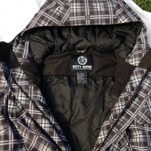 Betty rides women's snowboard/ski jacket